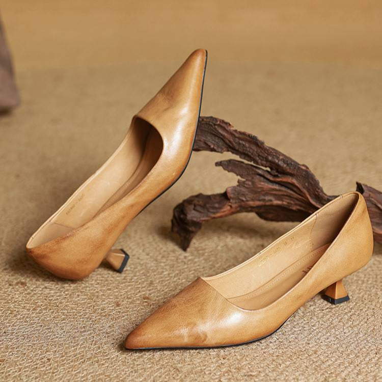 The Vienna Pointed Pump image 21