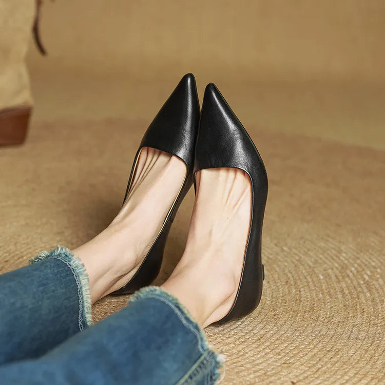 The Vienna Pointed Pump image 24