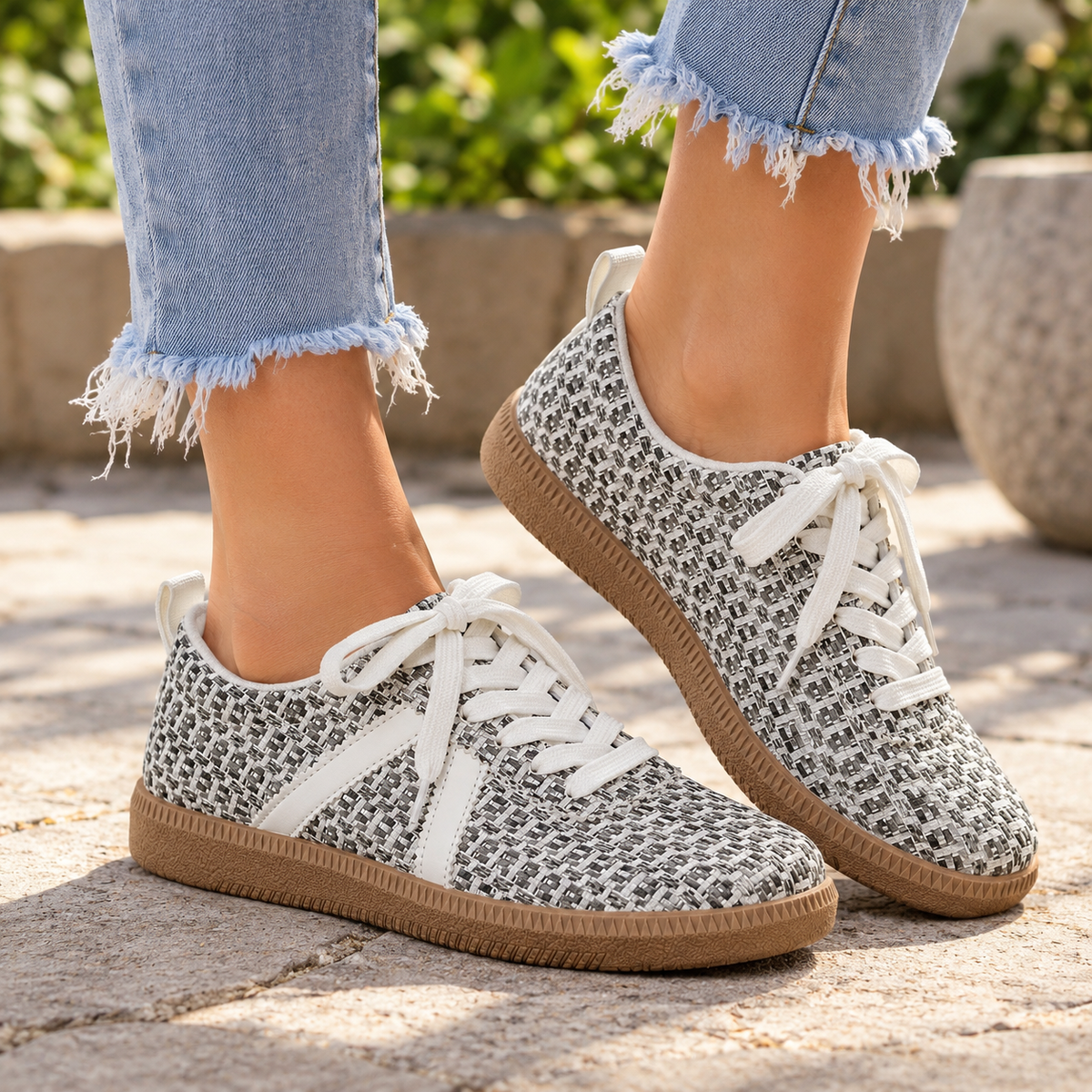 Darby Cushioned Walking Sneakers | Emory & Blanc