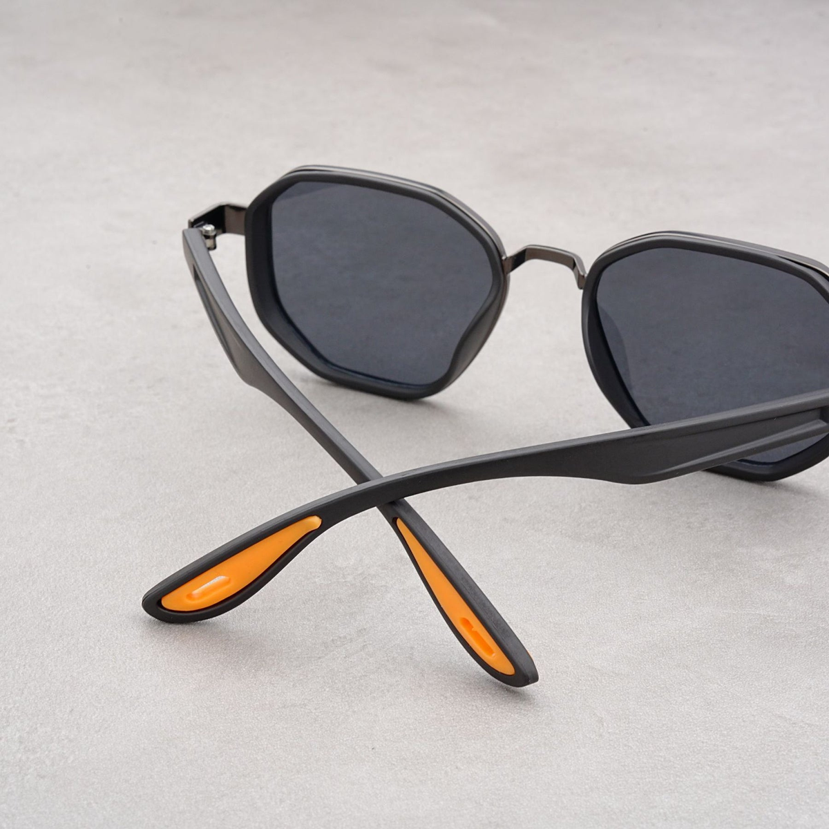 Elian Lightweight Faceted Sunglasses | Emory & Blanc