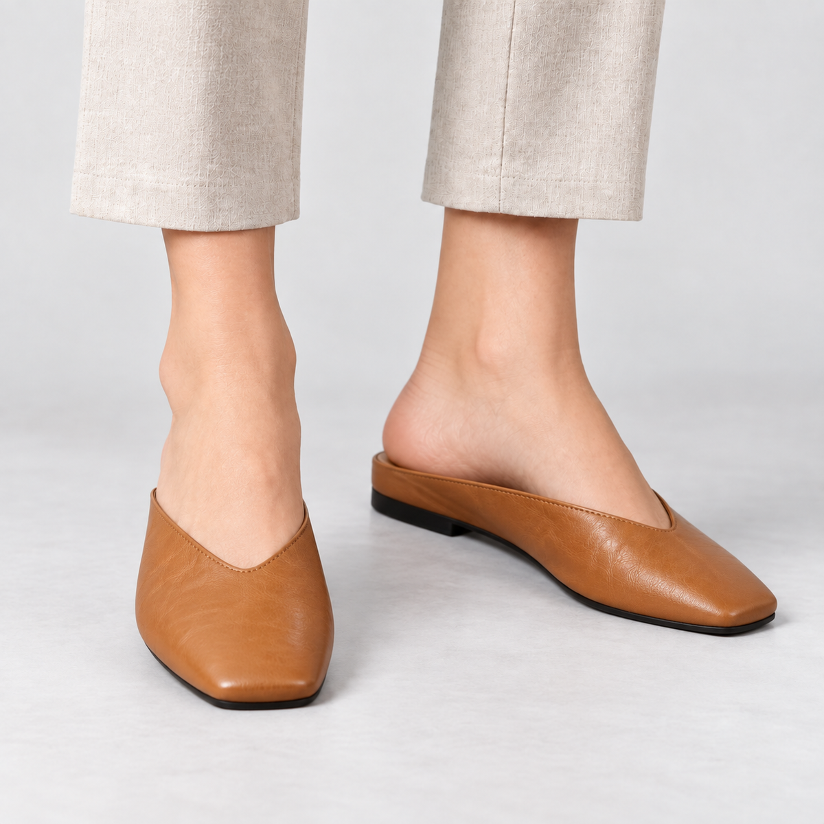 Noelle V-Cut Mule | Emory & Blanc