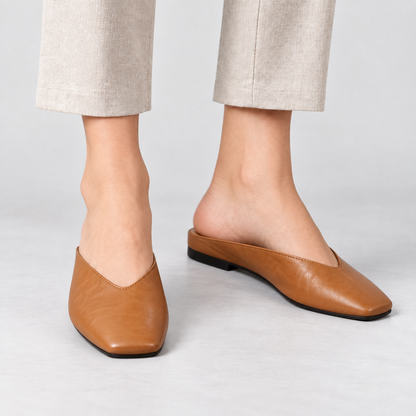 Noelle V-Cut Mule | Emory & Blanc