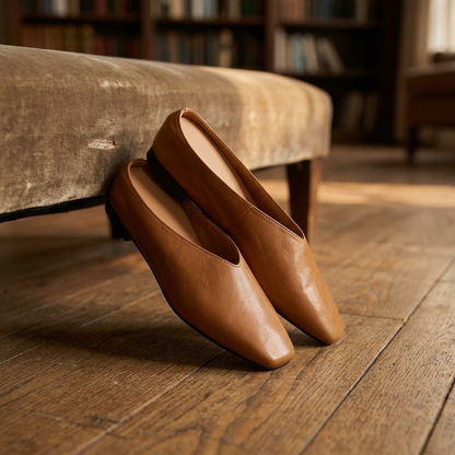 Noelle V-Cut Mule | Emory & Blanc