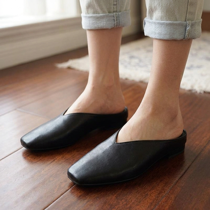 Noelle V-Cut Mule | Emory & Blanc