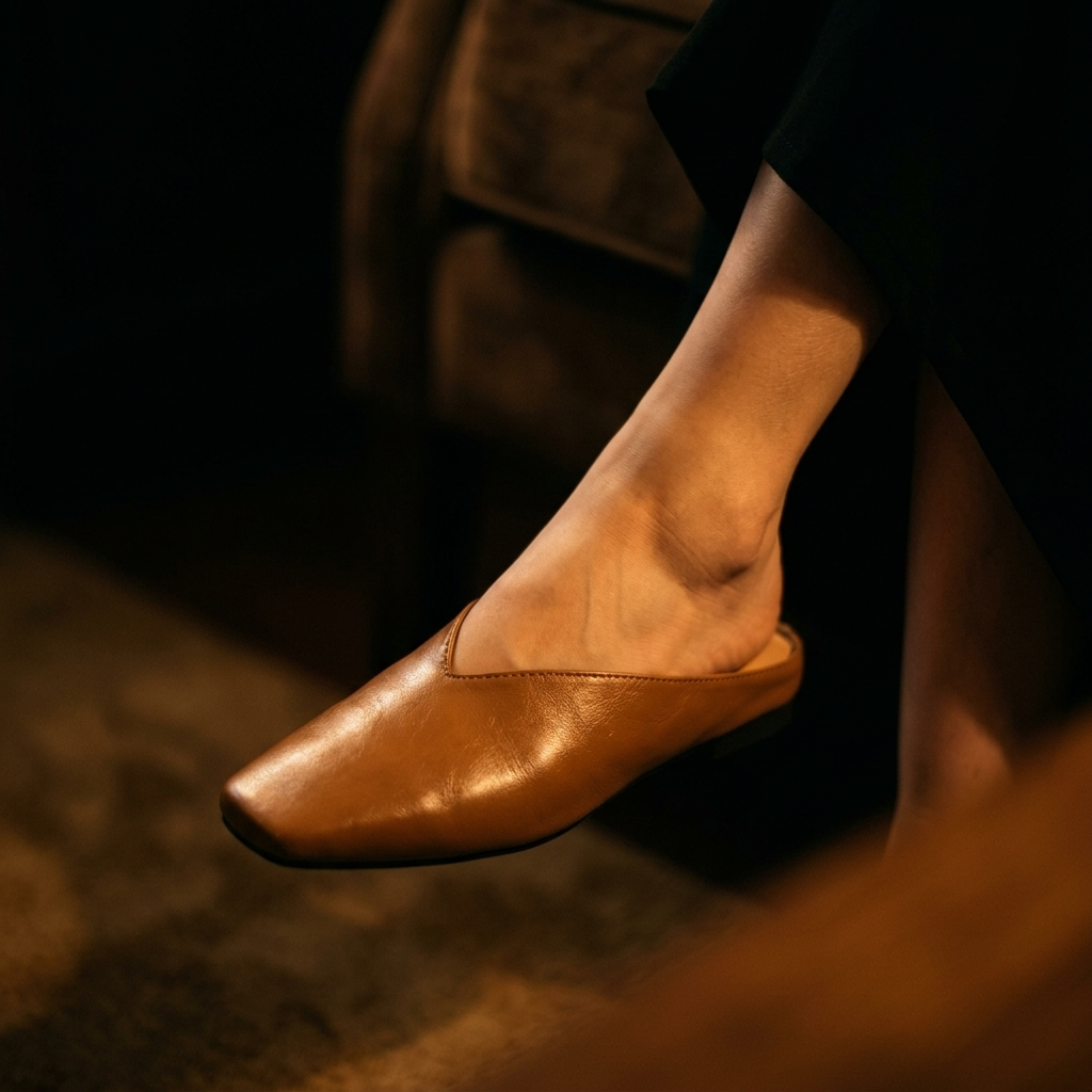 Noelle V-Cut Mule | Emory & Blanc
