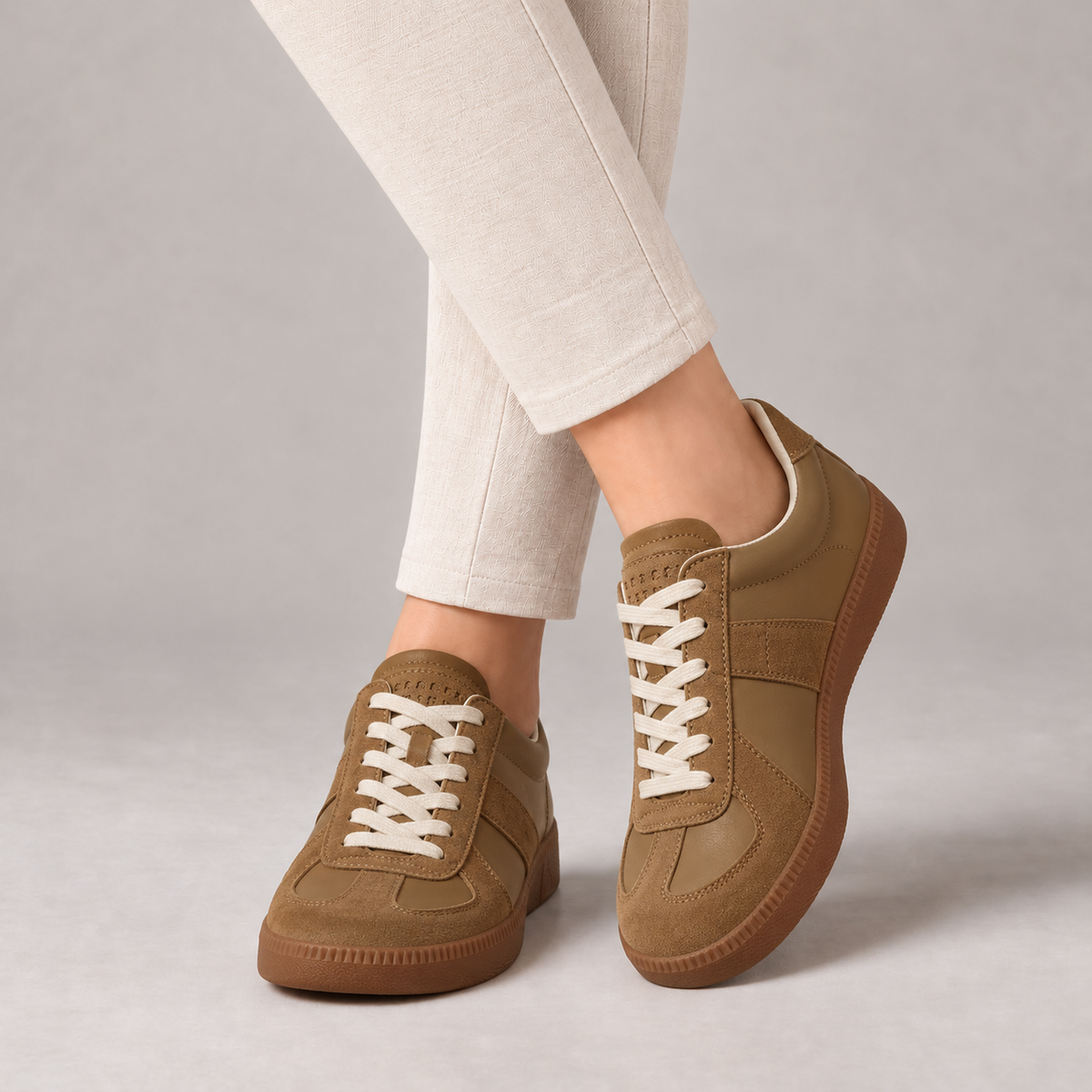 Ophelia Leather Low-Top Sneakers, Rounded Toe — Colour 3 (Dx 36 48) | Emory & Blanc