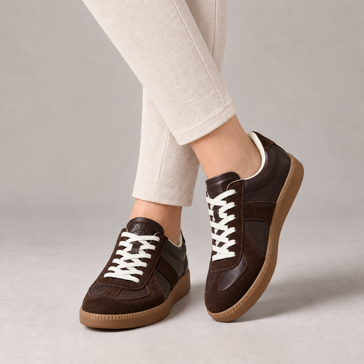 Ophelia Leather Low-Top Sneakers, Rounded Toe — Dark Brown (Dx 36 48) | Emory & Blanc